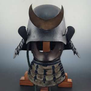 Antique Samurai Hineno Zunari Kabuto & Hambo